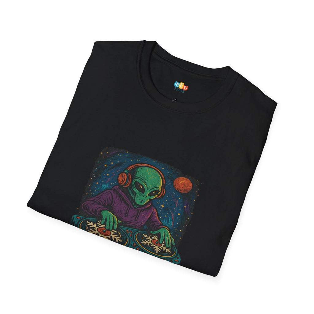 Drop The Holiday Bass Alien DJ T-Shirt - Funny Christmas Music Producer UFO Space Turntables Snowflake Tee