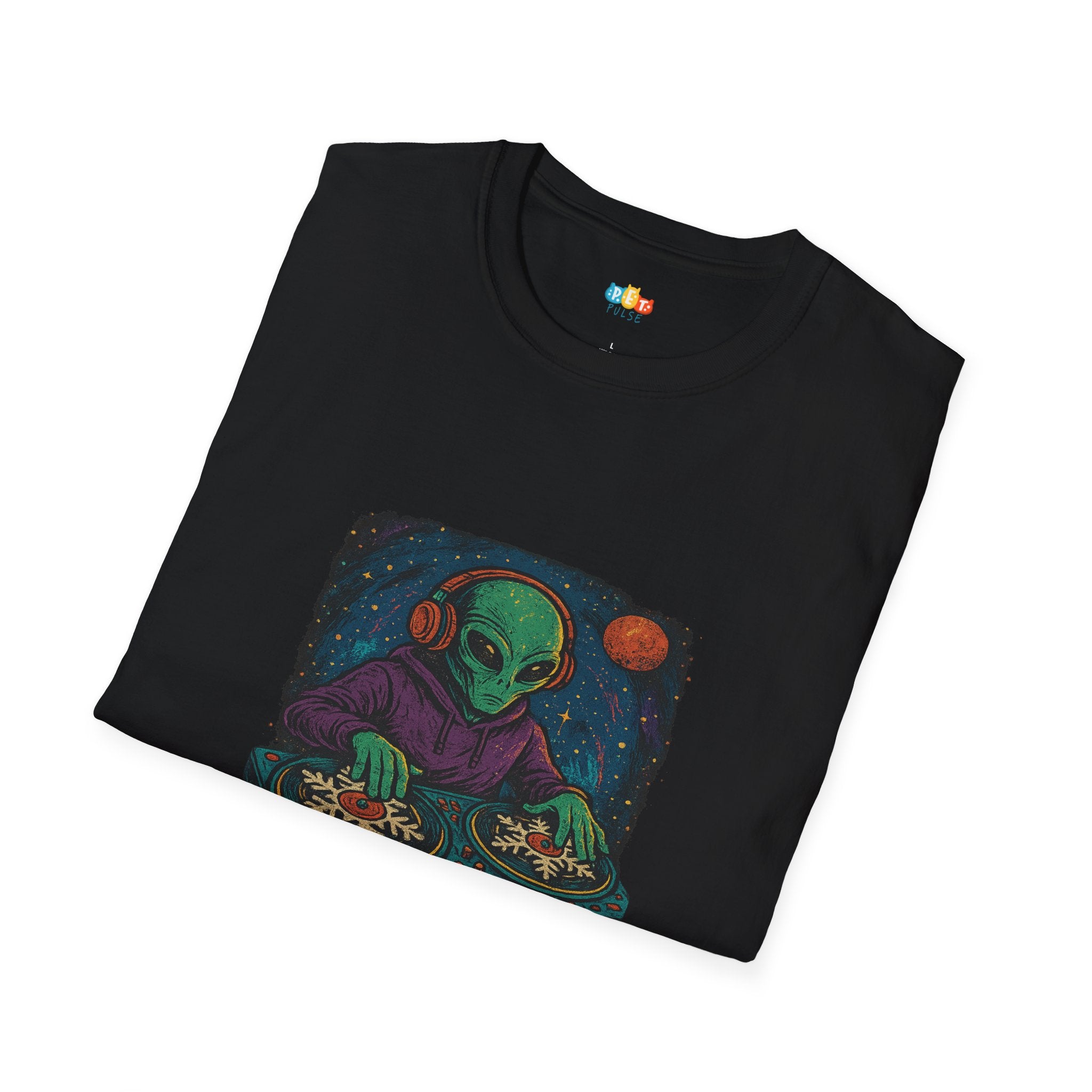 Drop The Holiday Bass Alien DJ T-Shirt - Funny Christmas Music Producer UFO Space Turntables Snowflake Tee