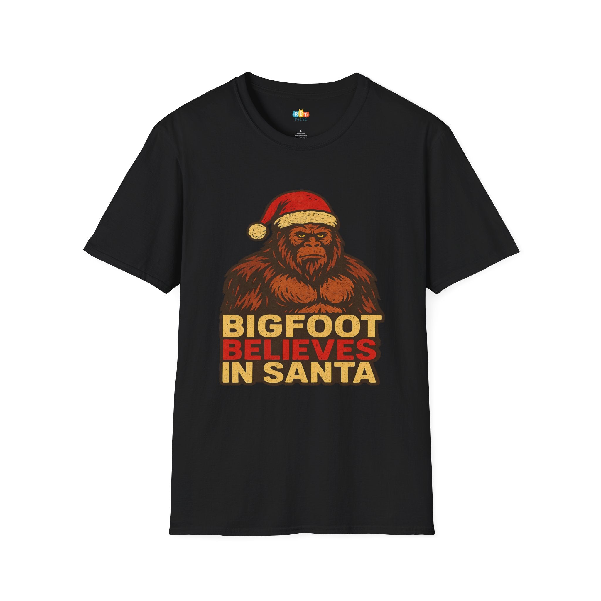 Bigfoot Believes In Santa Christmas T-Shirt - Funny Holiday Sasquatch Santa Hat Cryptid Xmas Faith Tee