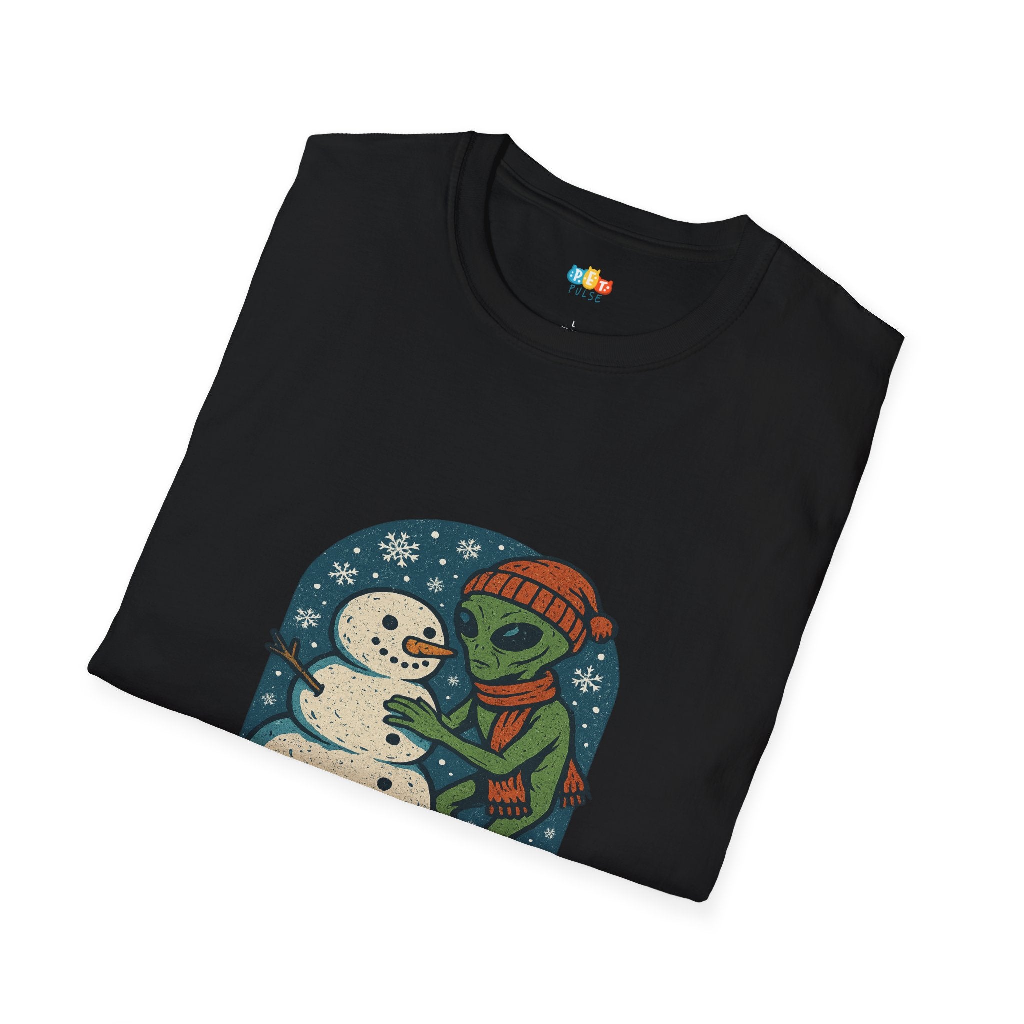 Aliens Love Playing In The Snow Too Winter T-Shirt - Funny UFO Snowman Building Space Holiday Christmas Tee