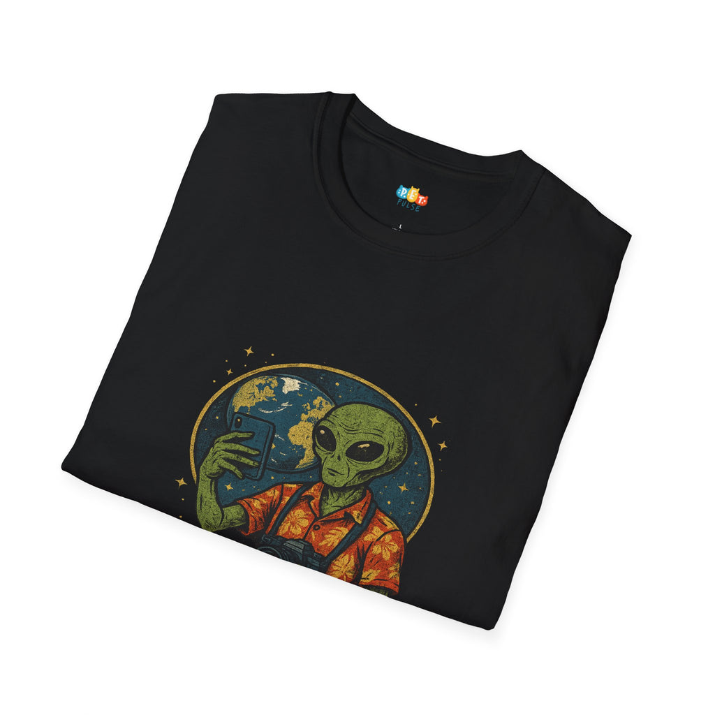 Just Visiting Alien Tourist T-Shirt - Funny UFO Earth Vacation Selfie Space Travel Extraterrestrial Humor Tee